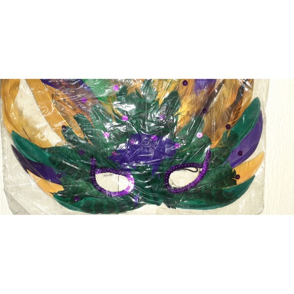 2 count Beautiful feather Mardi Gras masks - Picture 6 of 11